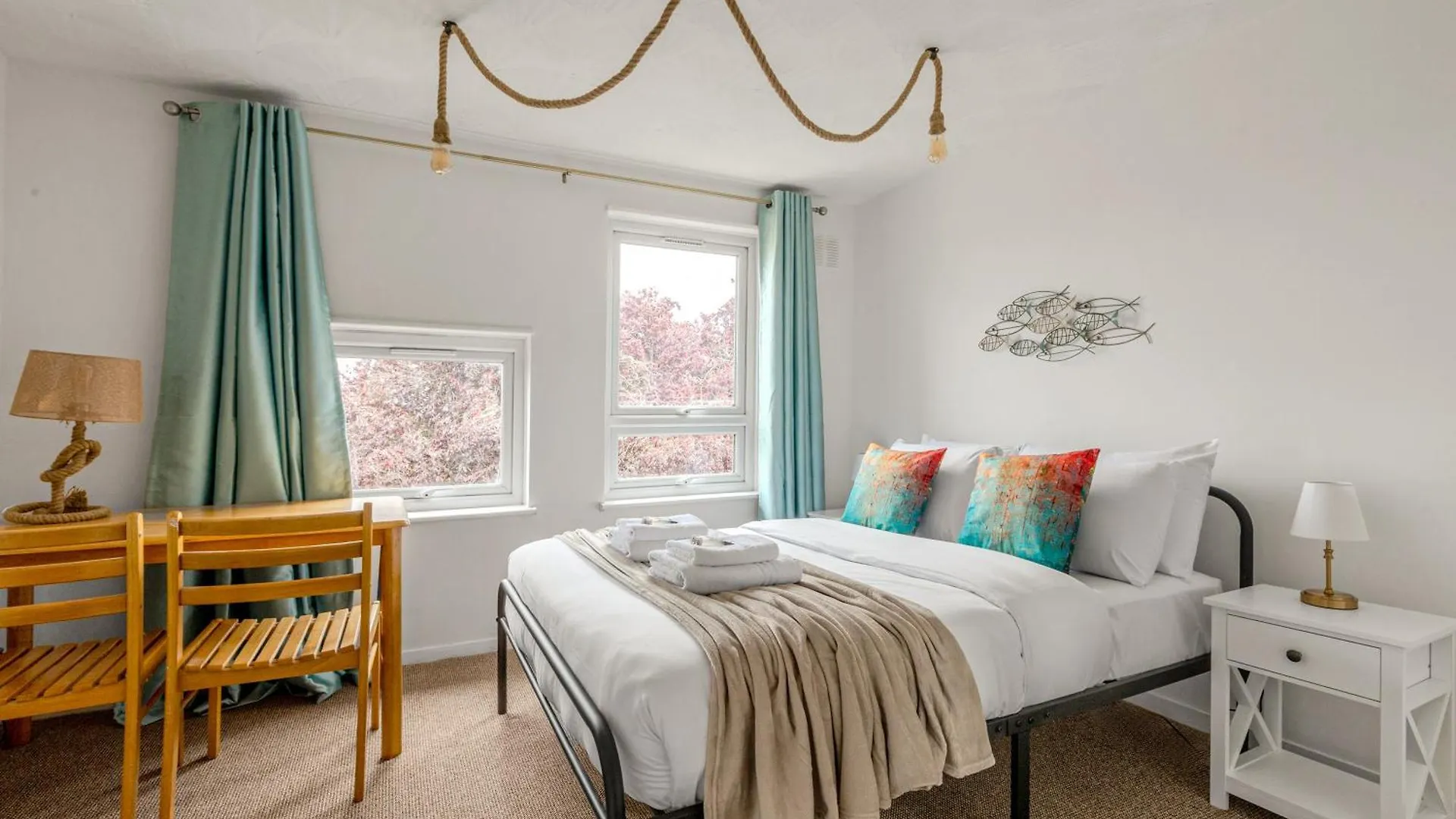 5BR Greenwich Home with Patio, 2mins to Station London Holiday home