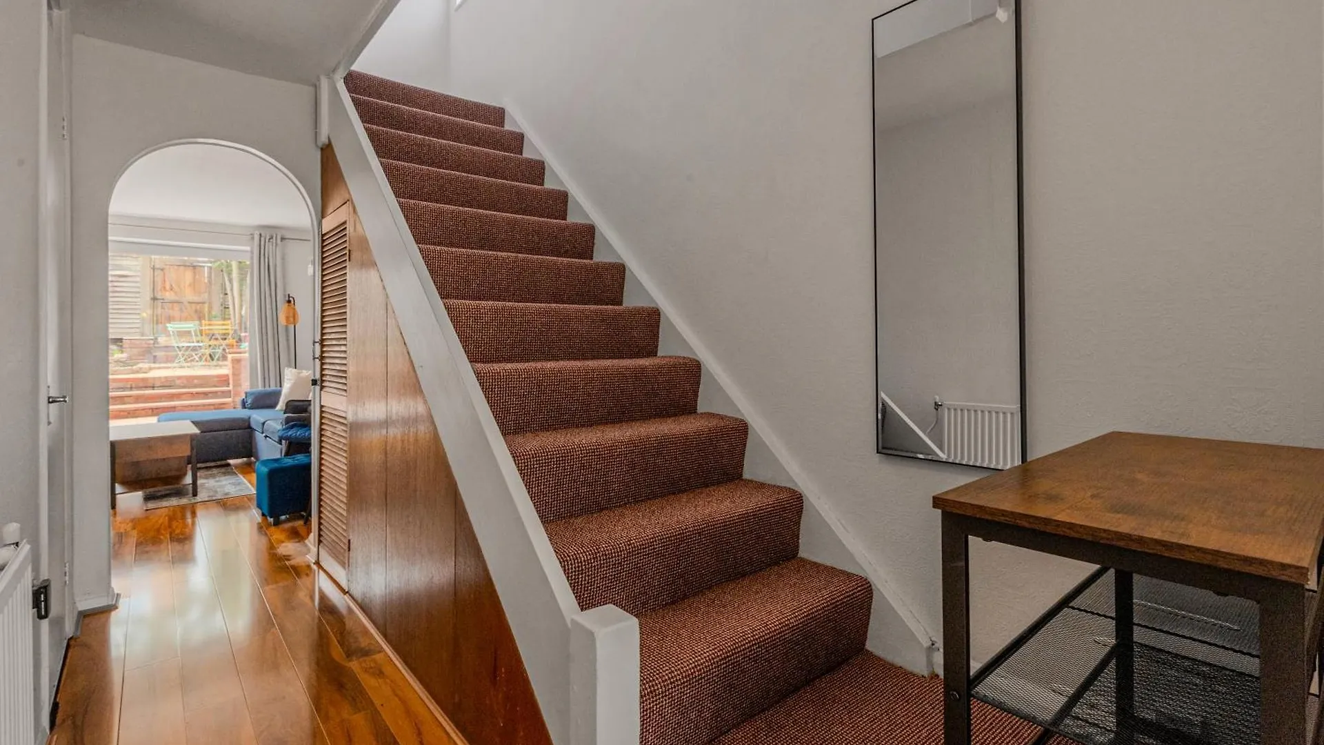 Holiday home 5BR Greenwich Home with Patio, 2mins to Station London