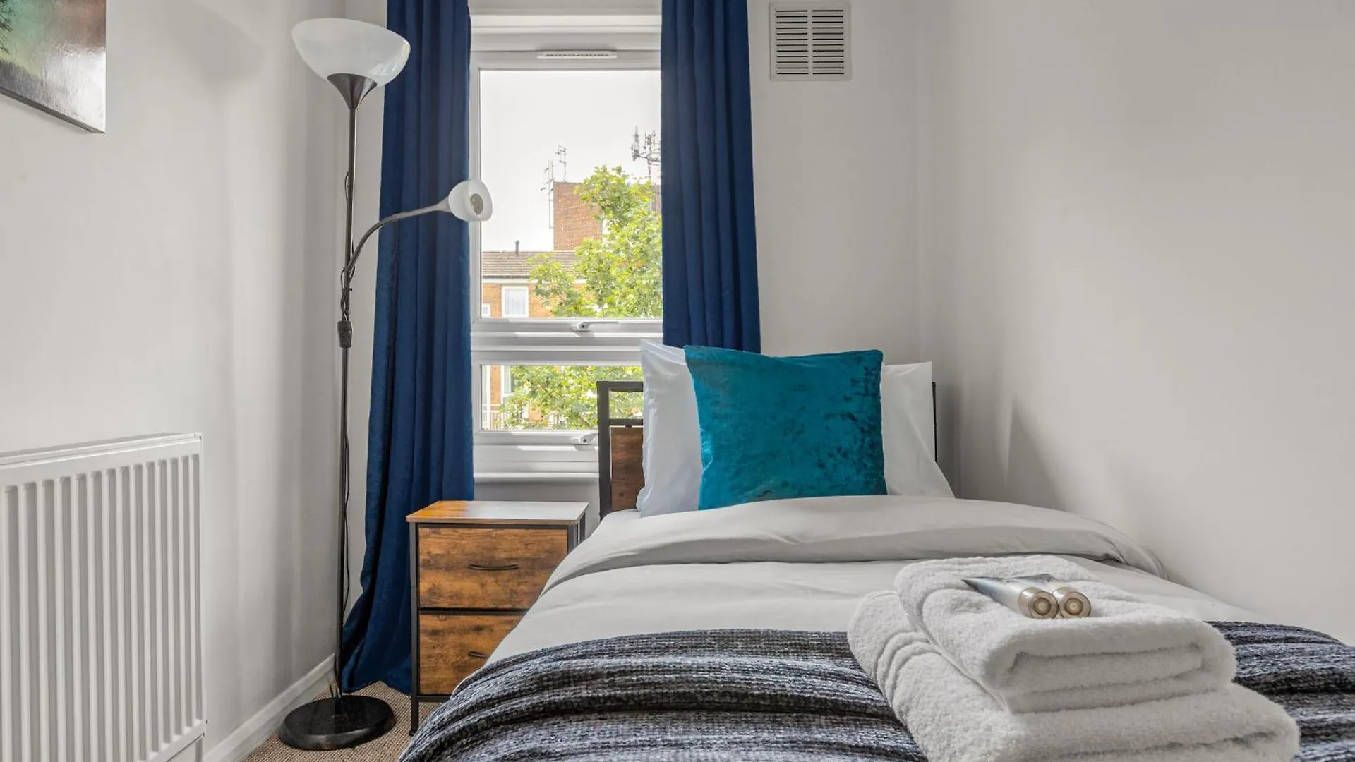 5BR Greenwich Home with Patio, 2mins to Station London Holiday home