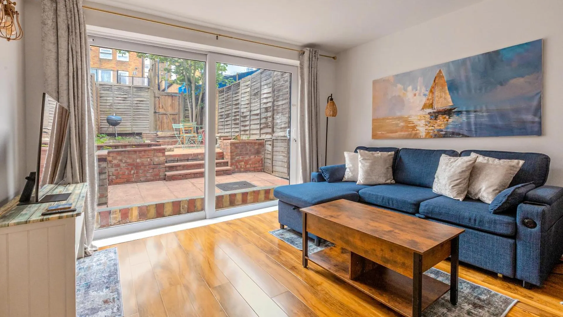 5BR Greenwich Home with Patio, 2mins to Station London